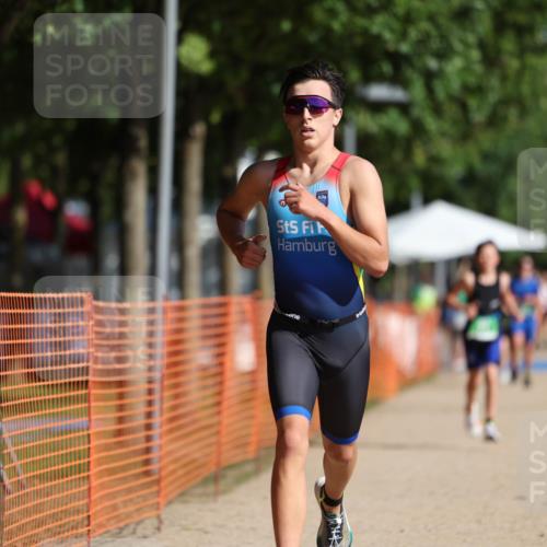 07.09.2025 - 19. Norderstedt Triathlon Michael Strokosch http://msf.ph/oto/8817656 07.09.2025 10:48:43 Laufen 71, 654 meine-sportfotos.de