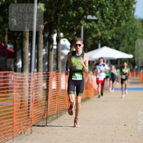07.09.2025 - 19. Norderstedt Triathlon Michael Strokosch http://msf.ph/oto/8818664 07.09.2025 10:50:19 Laufen 677 meine-sportfotos.de