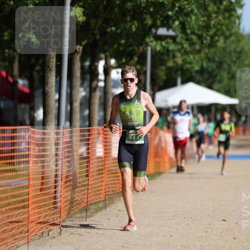 07.09.2025 - 19. Norderstedt Triathlon Michael Strokosch http://msf.ph/oto/8818669 07.09.2025 10:50:19 Laufen 677 meine-sportfotos.de