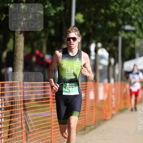 07.09.2025 - 19. Norderstedt Triathlon Michael Strokosch http://msf.ph/oto/8818723 07.09.2025 10:50:21 Laufen 677 meine-sportfotos.de