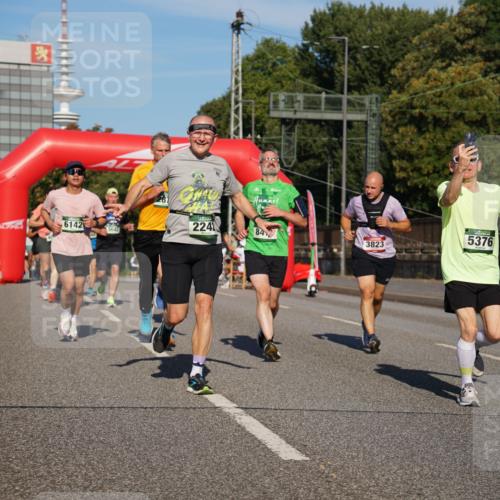 07.09.2025 - BARMER Alsterlauf Yannick Fuchs http://msf.ph/oto/8819466 07.09.2025 09:44:18 Laufen 6142, 2241, 84, 5376, 3823 meine-sportfotos.de