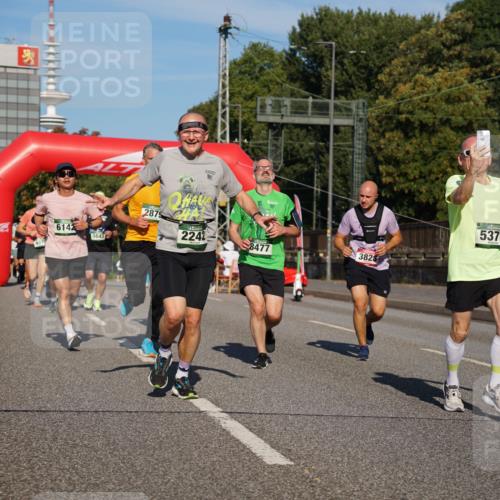 07.09.2025 - BARMER Alsterlauf Yannick Fuchs http://msf.ph/oto/8819472 07.09.2025 09:44:18 Laufen 6142, 5643, 2879, 2242, 8477, 3823, 5376 meine-sportfotos.de