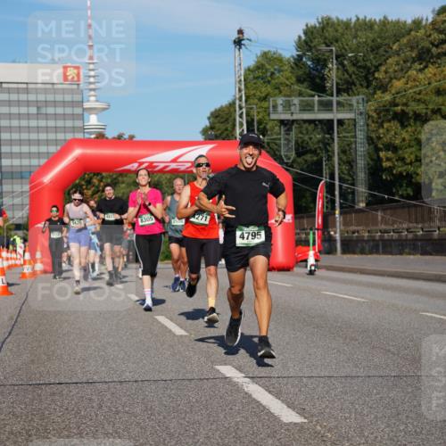 07.09.2025 - BARMER Alsterlauf Yannick Fuchs http://msf.ph/oto/8819953 07.09.2025 09:44:39 Laufen 5420, 8305, 2508, 4795 meine-sportfotos.de