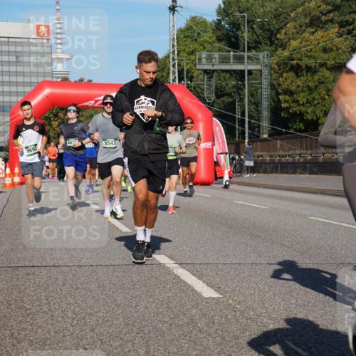 07.09.2025 - BARMER Alsterlauf Yannick Fuchs http://msf.ph/oto/8820545 07.09.2025 09:45:08 Laufen 5692, 447, 5702, 5543, 310 meine-sportfotos.de