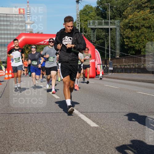 07.09.2025 - BARMER Alsterlauf Yannick Fuchs http://msf.ph/oto/8820551 07.09.2025 09:45:09 Laufen 5692, 4478, 5543, 4880, 455 meine-sportfotos.de