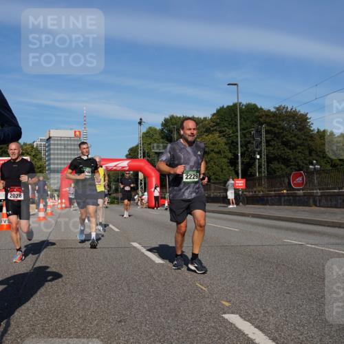 07.09.2025 - BARMER Alsterlauf Yannick Fuchs http://msf.ph/oto/8821479 07.09.2025 09:45:58 Laufen 8350, 2028, 2229 meine-sportfotos.de