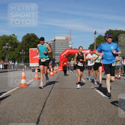 07.09.2025 - BARMER Alsterlauf Yannick Fuchs http://msf.ph/oto/8821879 07.09.2025 09:46:16 Laufen 1120 meine-sportfotos.de