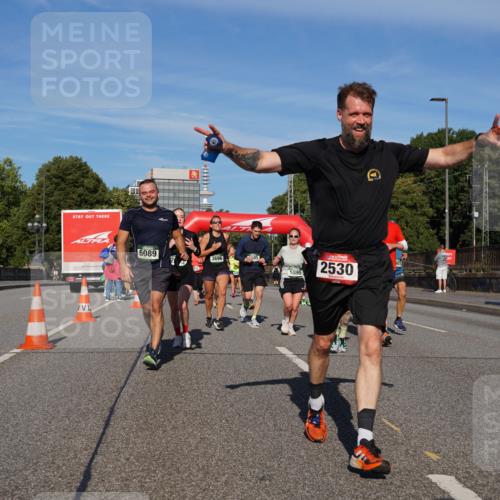 07.09.2025 - BARMER Alsterlauf Yannick Fuchs http://msf.ph/oto/8824387 07.09.2025 09:48:54 Laufen 6089, 3696, 05, 5895, 2530 meine-sportfotos.de