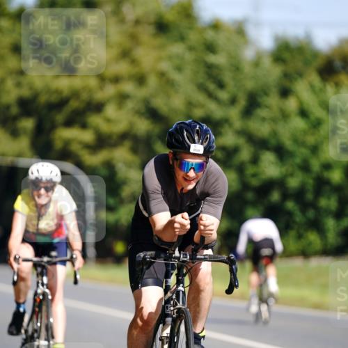 07.09.2025 - 19. Norderstedt Triathlon Michael Burmester http://msf.ph/oto/8832710 07.09.2025 11:51:42 Radfahren 859, 860 meine-sportfotos.de