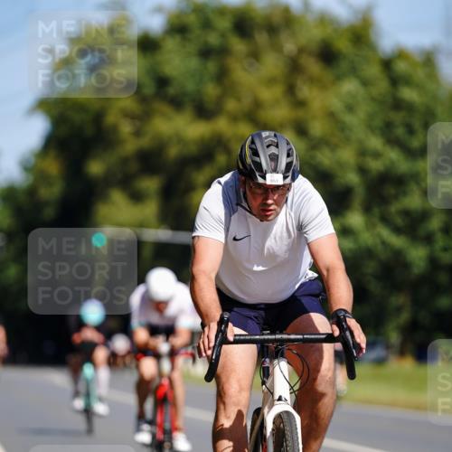 07.09.2025 - 19. Norderstedt Triathlon Michael Burmester http://msf.ph/oto/8832777 07.09.2025 11:54:11 Radfahren 281, 861, 1363 meine-sportfotos.de