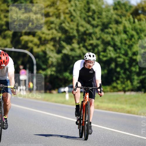 07.09.2025 - 19. Norderstedt Triathlon Michael Burmester http://msf.ph/oto/8833359 07.09.2025 11:49:58 Radfahren 826, 849 meine-sportfotos.de