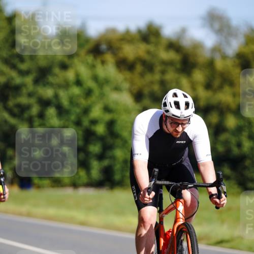 07.09.2025 - 19. Norderstedt Triathlon Michael Burmester http://msf.ph/oto/8833362 07.09.2025 11:49:59 Radfahren 826, 849 meine-sportfotos.de