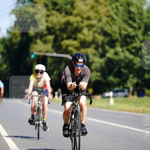 07.09.2025 - 19. Norderstedt Triathlon Michael Burmester http://msf.ph/oto/8833389 07.09.2025 11:51:41 Radfahren 859, 860 meine-sportfotos.de