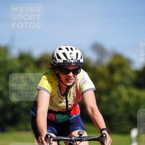 07.09.2025 - 19. Norderstedt Triathlon Michael Burmester http://msf.ph/oto/8833393 07.09.2025 11:51:43 Radfahren 859, 860 meine-sportfotos.de