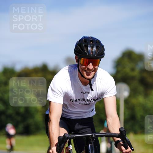 07.09.2025 - 19. Norderstedt Triathlon Michael Burmester http://msf.ph/oto/8835515 07.09.2025 12:32:31 Radfahren 304, 828, 1477 meine-sportfotos.de