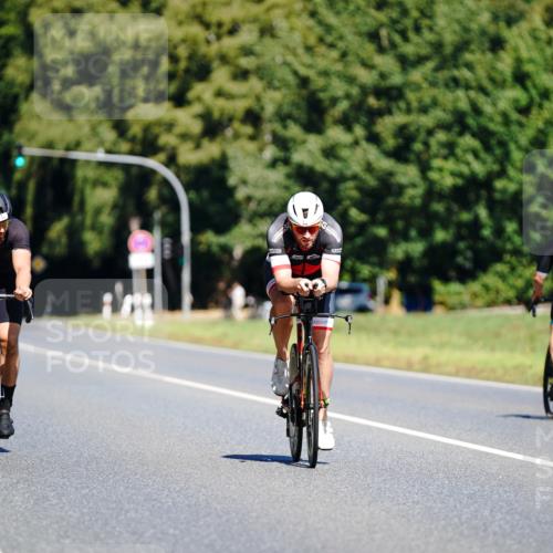 07.09.2025 - 19. Norderstedt Triathlon Michael Burmester http://msf.ph/oto/8835951 07.09.2025 12:38:22 Radfahren 712, 732 meine-sportfotos.de