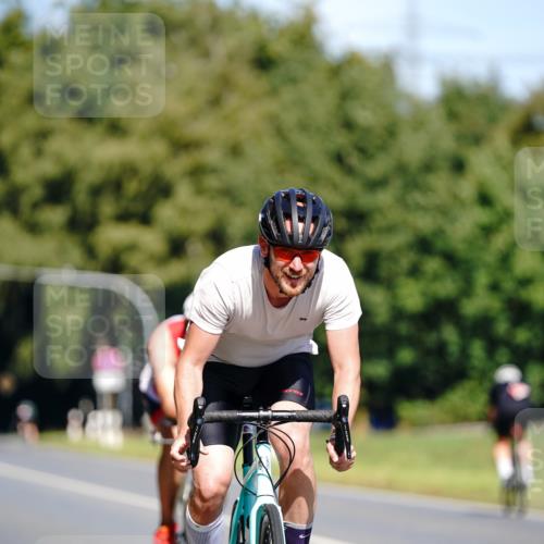 07.09.2025 - 19. Norderstedt Triathlon Michael Burmester http://msf.ph/oto/8836119 07.09.2025 12:40:50 Radfahren 816, 1230 meine-sportfotos.de