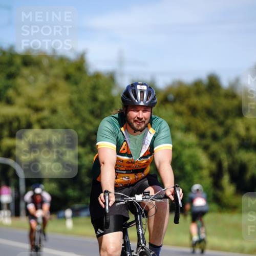 07.09.2025 - 19. Norderstedt Triathlon Michael Burmester http://msf.ph/oto/8836287 07.09.2025 12:42:42 Radfahren 157, 698, 713, 750 meine-sportfotos.de
