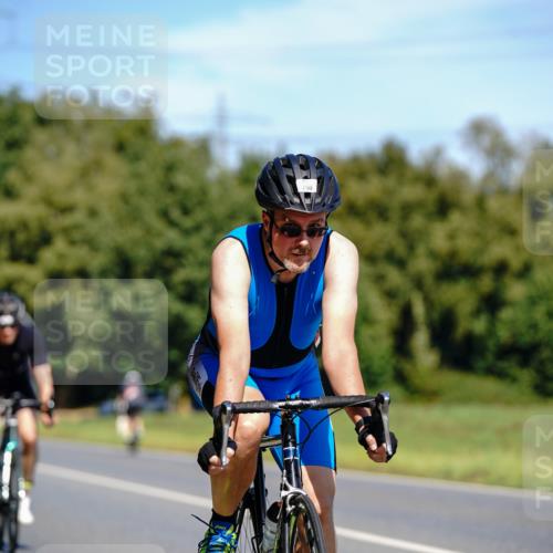 07.09.2025 - 19. Norderstedt Triathlon Michael Burmester http://msf.ph/oto/8836298 07.09.2025 12:42:45 Radfahren 157, 713, 750, 1328 meine-sportfotos.de