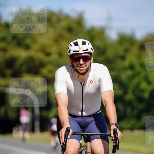 07.09.2025 - 19. Norderstedt Triathlon Michael Burmester http://msf.ph/oto/8836360 07.09.2025 12:43:10 Radfahren 145, 239 meine-sportfotos.de