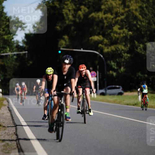 07.09.2025 - 19. Norderstedt Triathlon Michael Burmester http://msf.ph/oto/8844767 07.09.2025 10:40:16 Radfahren 64, 637, 678 meine-sportfotos.de