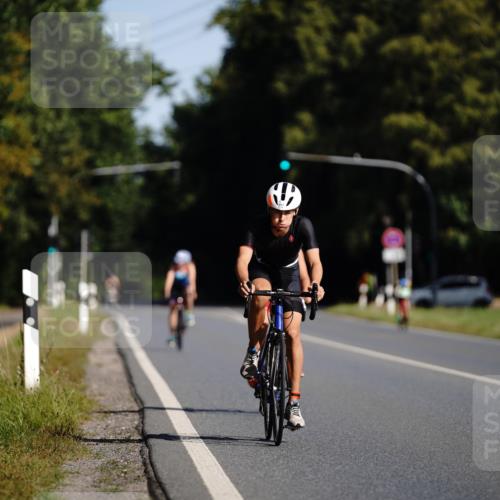 07.09.2025 - 19. Norderstedt Triathlon Michael Burmester http://msf.ph/oto/8844794 07.09.2025 10:40:22 Radfahren 64, 108, 651, 678 meine-sportfotos.de