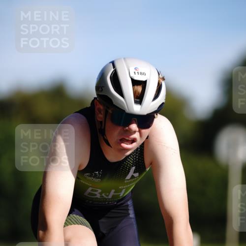 07.09.2025 - 19. Norderstedt Triathlon Michael Burmester http://msf.ph/oto/8845408 07.09.2025 11:03:26 Radfahren 1180 meine-sportfotos.de
