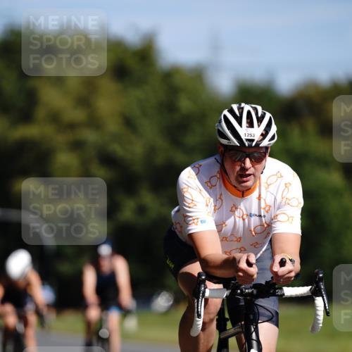 07.09.2025 - 19. Norderstedt Triathlon Michael Burmester http://msf.ph/oto/8847293 07.09.2025 11:27:04 Radfahren 229, 1160, 1171, 1253 meine-sportfotos.de