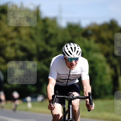 07.09.2025 - 19. Norderstedt Triathlon Michael Burmester http://msf.ph/oto/8847386 07.09.2025 11:27:26 Radfahren 300, 1313 meine-sportfotos.de