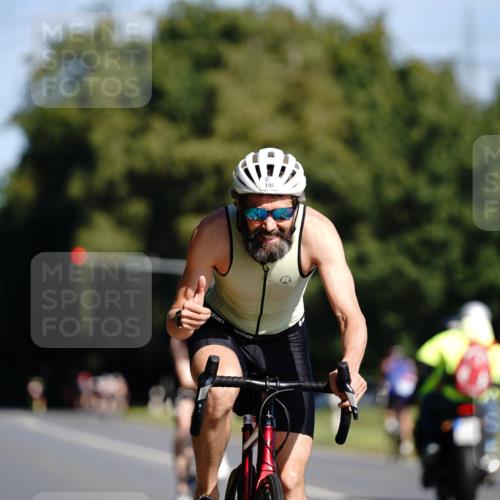 07.09.2025 - 19. Norderstedt Triathlon Michael Burmester http://msf.ph/oto/8847412 07.09.2025 11:27:34 Radfahren 154, 196 meine-sportfotos.de