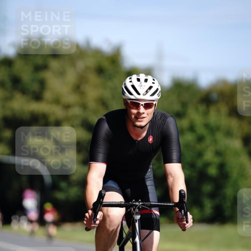 07.09.2025 - 19. Norderstedt Triathlon Michael Burmester http://msf.ph/oto/8848078 07.09.2025 11:34:24 Radfahren 833, 1184, 1357 meine-sportfotos.de