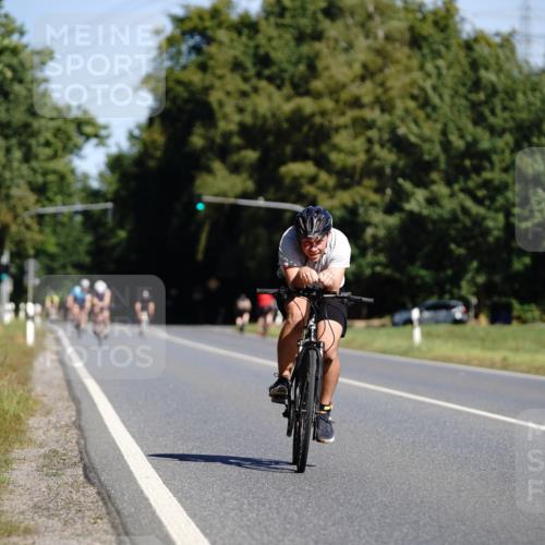 07.09.2025 - 19. Norderstedt Triathlon Michael Burmester http://msf.ph/oto/8848172 07.09.2025 11:35:10 Radfahren 801, 821 meine-sportfotos.de