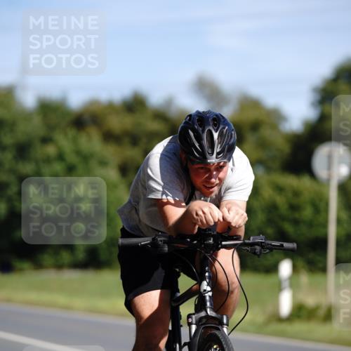 07.09.2025 - 19. Norderstedt Triathlon Michael Burmester http://msf.ph/oto/8848176 07.09.2025 11:35:12 Radfahren 801, 821 meine-sportfotos.de