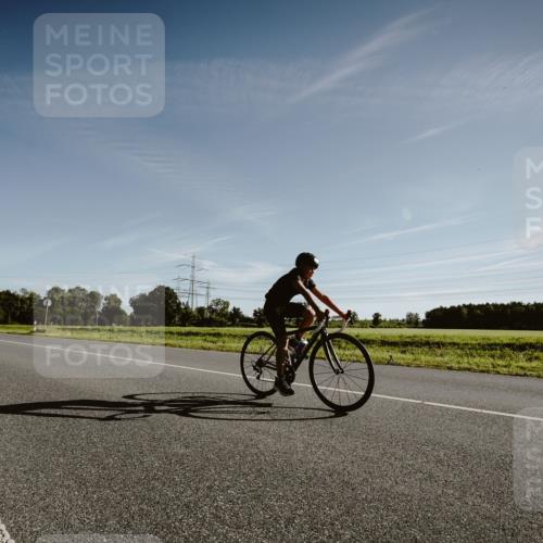 07.09.2025 - 19. Norderstedt Triathlon Michael Burmester http://msf.ph/oto/8849364 07.09.2025 09:41:56 Radfahren 602, 606 meine-sportfotos.de