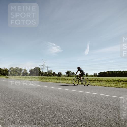 07.09.2025 - 19. Norderstedt Triathlon Michael Burmester http://msf.ph/oto/8849767 07.09.2025 10:35:44 Radfahren 654, 677 meine-sportfotos.de