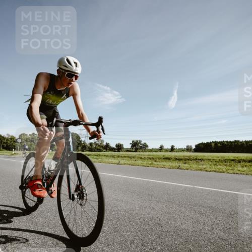 07.09.2025 - 19. Norderstedt Triathlon Michael Burmester http://msf.ph/oto/8849770 07.09.2025 10:35:46 Radfahren 654, 677 meine-sportfotos.de
