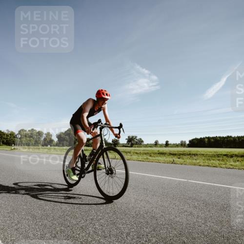 07.09.2025 - 19. Norderstedt Triathlon Michael Burmester http://msf.ph/oto/8849944 07.09.2025 10:40:20 Radfahren 64, 637, 678 meine-sportfotos.de