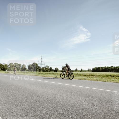 07.09.2025 - 19. Norderstedt Triathlon Michael Burmester http://msf.ph/oto/8850040 07.09.2025 10:42:36 Radfahren 107, 674, 689 meine-sportfotos.de