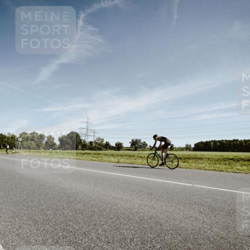 07.09.2025 - 19. Norderstedt Triathlon Michael Burmester http://msf.ph/oto/8851107 07.09.2025 11:16:33 Radfahren 1196 meine-sportfotos.de