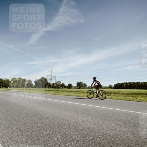07.09.2025 - 19. Norderstedt Triathlon Michael Burmester http://msf.ph/oto/8851214 07.09.2025 11:18:43 Radfahren 1211 meine-sportfotos.de
