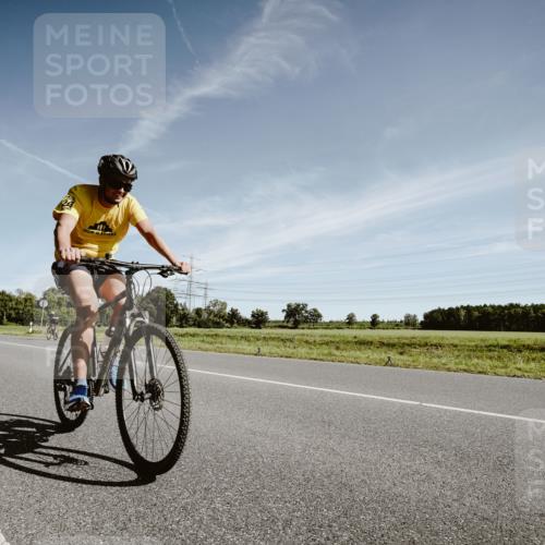 07.09.2025 - 19. Norderstedt Triathlon Michael Burmester http://msf.ph/oto/8851294 07.09.2025 11:19:55 Radfahren 228, 1177 meine-sportfotos.de
