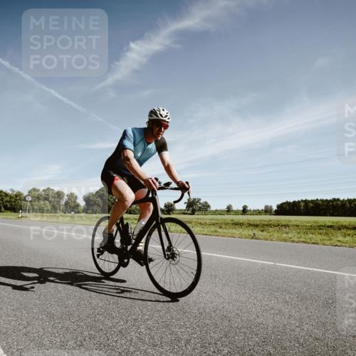07.09.2025 - 19. Norderstedt Triathlon Michael Burmester http://msf.ph/oto/8851476 07.09.2025 11:22:41 Radfahren 734, 1157, 1184 meine-sportfotos.de