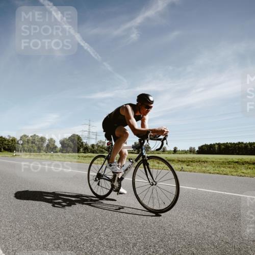 07.09.2025 - 19. Norderstedt Triathlon Michael Burmester http://msf.ph/oto/8851860 07.09.2025 11:27:36 Radfahren 154, 196 meine-sportfotos.de