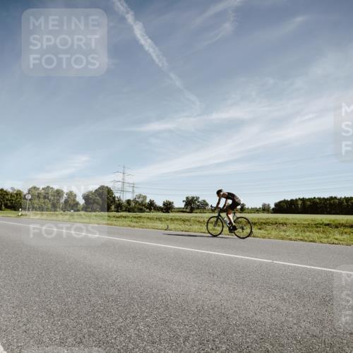 07.09.2025 - 19. Norderstedt Triathlon Michael Burmester http://msf.ph/oto/8852005 07.09.2025 11:29:24 Radfahren 819, 1196, 1228 meine-sportfotos.de