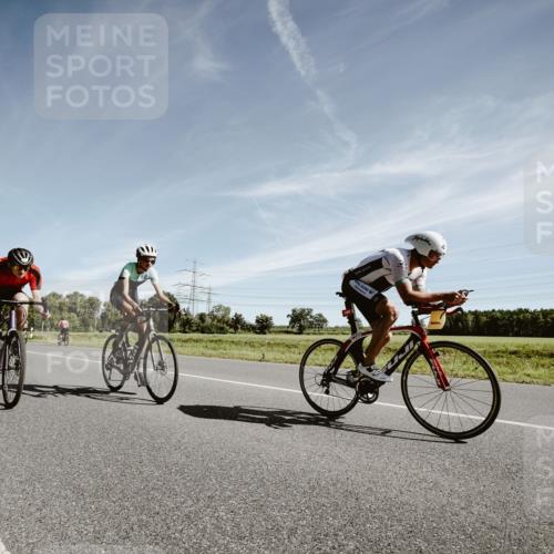 07.09.2025 - 19. Norderstedt Triathlon Michael Burmester http://msf.ph/oto/8852142 07.09.2025 11:31:07 Radfahren 284, 862, 1190, 1208, 1363 meine-sportfotos.de