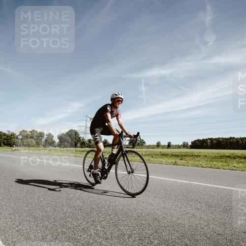 07.09.2025 - 19. Norderstedt Triathlon Michael Burmester http://msf.ph/oto/8852415 07.09.2025 11:34:37 Radfahren 1156 meine-sportfotos.de