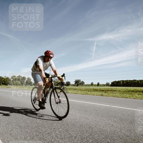 07.09.2025 - 19. Norderstedt Triathlon Michael Burmester http://msf.ph/oto/8852580 07.09.2025 11:36:39 Radfahren 826, 849 meine-sportfotos.de