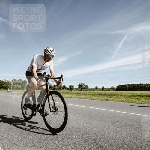07.09.2025 - 19. Norderstedt Triathlon Michael Burmester http://msf.ph/oto/8852797 07.09.2025 11:39:41 Radfahren 300, 806, 1253 meine-sportfotos.de