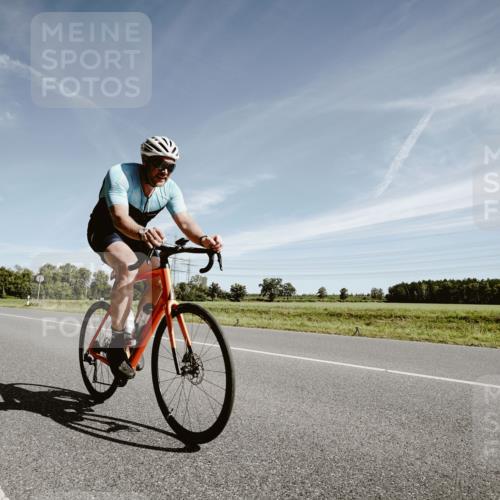 07.09.2025 - 19. Norderstedt Triathlon Michael Burmester http://msf.ph/oto/8852815 07.09.2025 11:39:52 Radfahren 819, 1319 meine-sportfotos.de