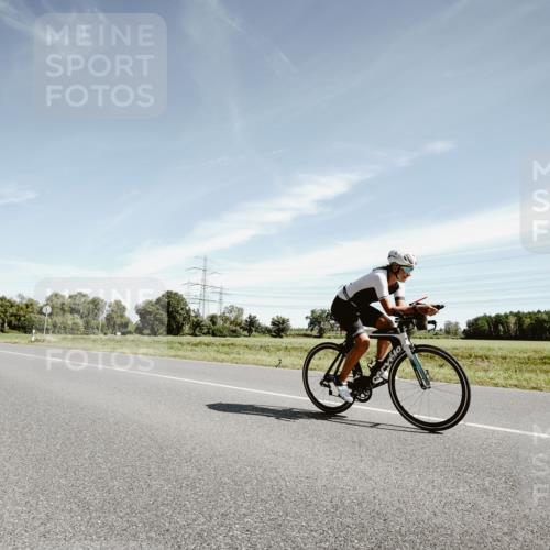07.09.2025 - 19. Norderstedt Triathlon Michael Burmester http://msf.ph/oto/8853126 07.09.2025 11:44:49 Radfahren 186, 192 meine-sportfotos.de